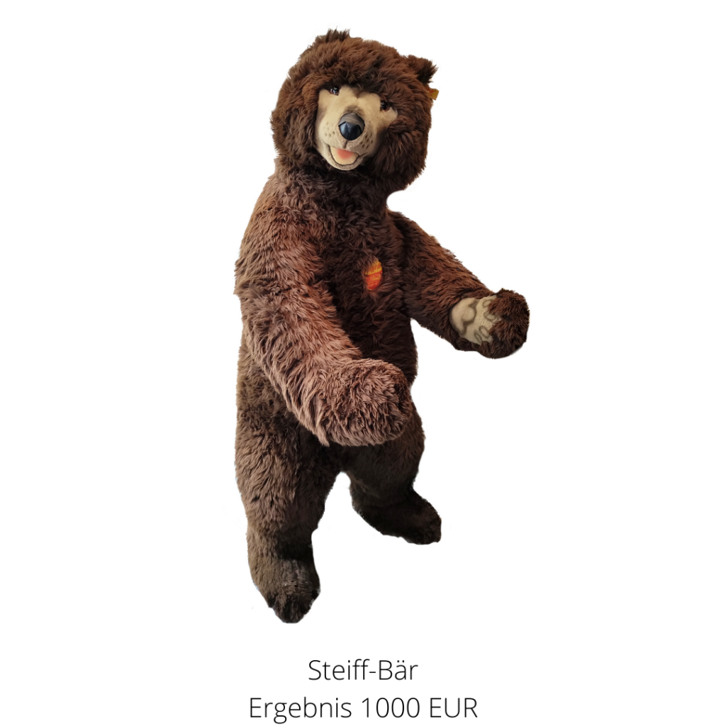 Großer Steiff-Bär aus dunkelbraunem Webpelz mit aufgenähtem Brustschild.
Ein Highlight aus der Rubrik Spielwaren.