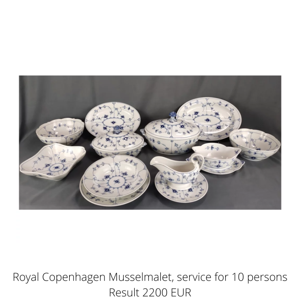 Extensive dinner service of the brand Royal Copenhagen, Musselmalet, consisting of 10 plates.
A highlight from the category porcelain.